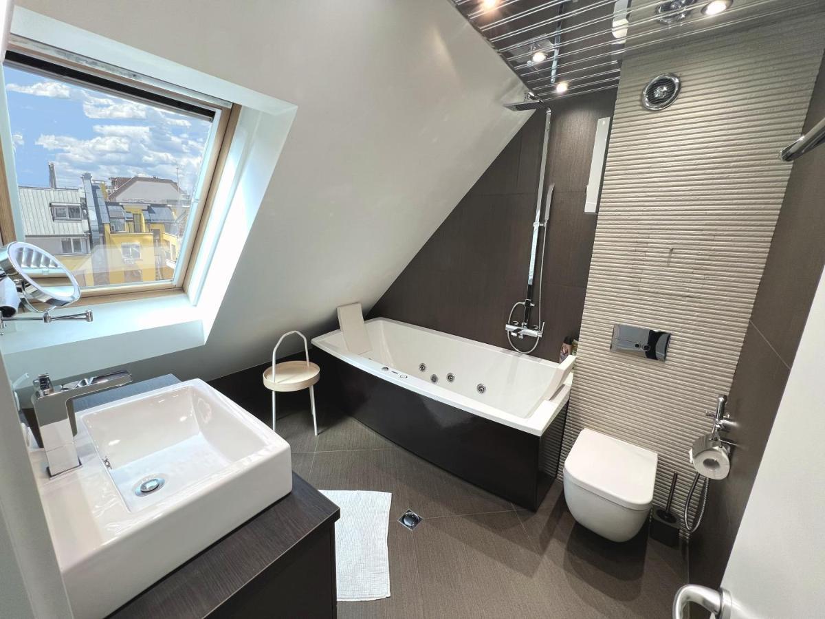 Unique Luxurious Jacuzzi Penthouse Duplex In Center! 2 Baths! Free Parking! Διαμέρισμα *