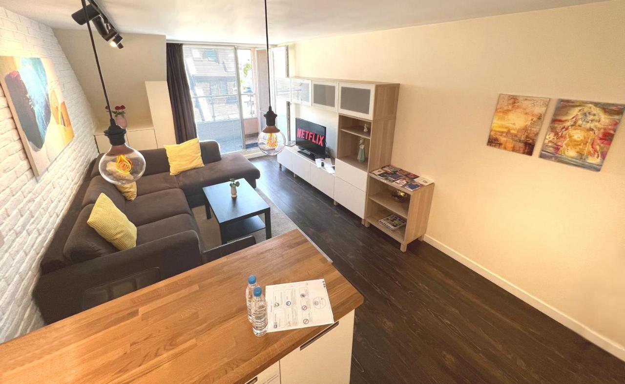 Unique Luxurious Jacuzzi Penthouse Duplex In Center! 2 Baths! Free Parking! *