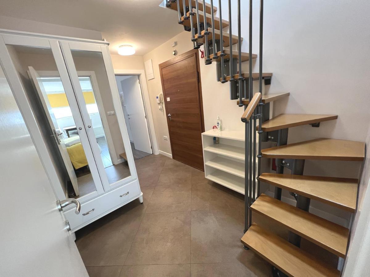Unique Luxurious Jacuzzi Penthouse Duplex In Center! 2 Baths! Free Parking! Διαμέρισμα *